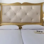 Adonis Apartment *